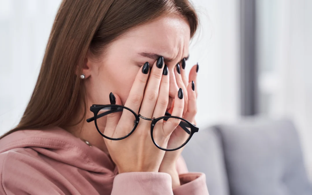 Why Am I Seeing Flashes of Light in the Corner of My Eye? 